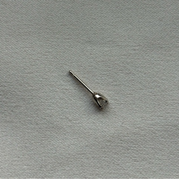 14k Diamond Solitaire Stud Earring - Single - Picture 7 of 8